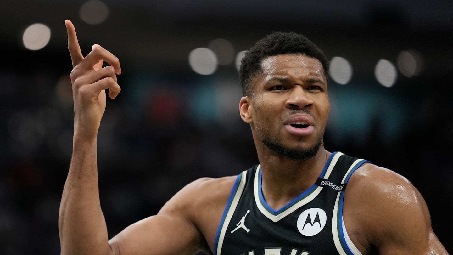 New York Knicks v Milwaukee Bucks