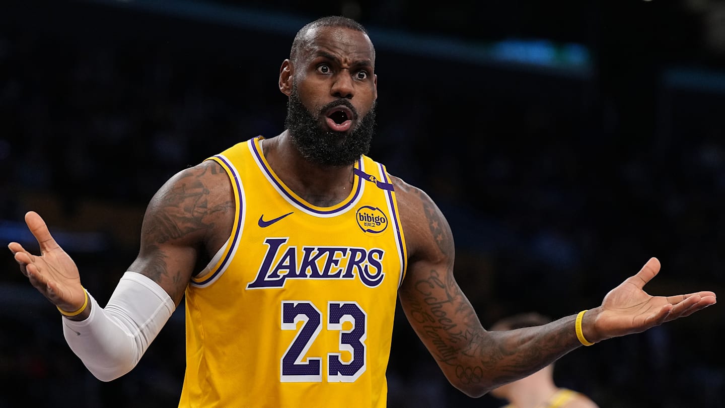 Golden State Warriors v Los Angeles Lakers