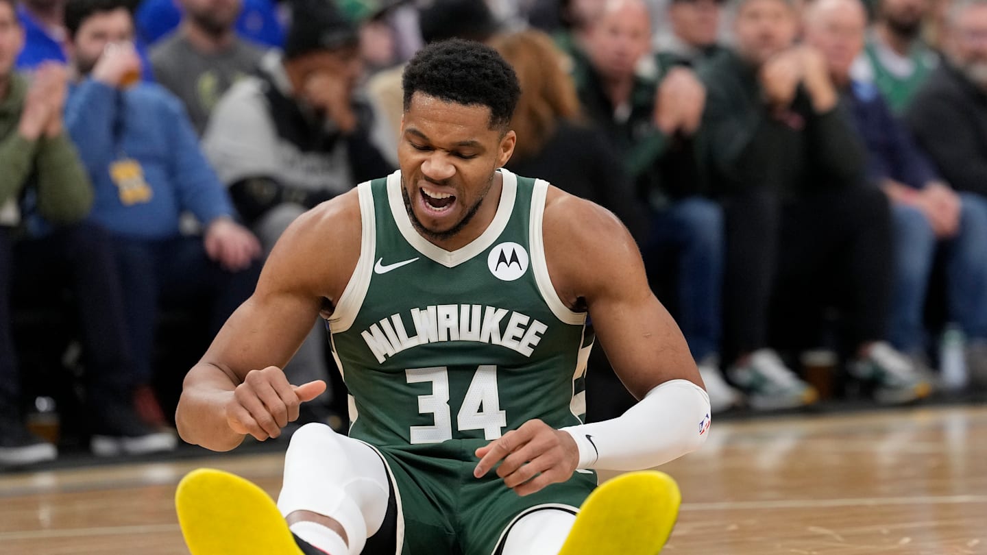 Detroit Pistons v Milwaukee Bucks