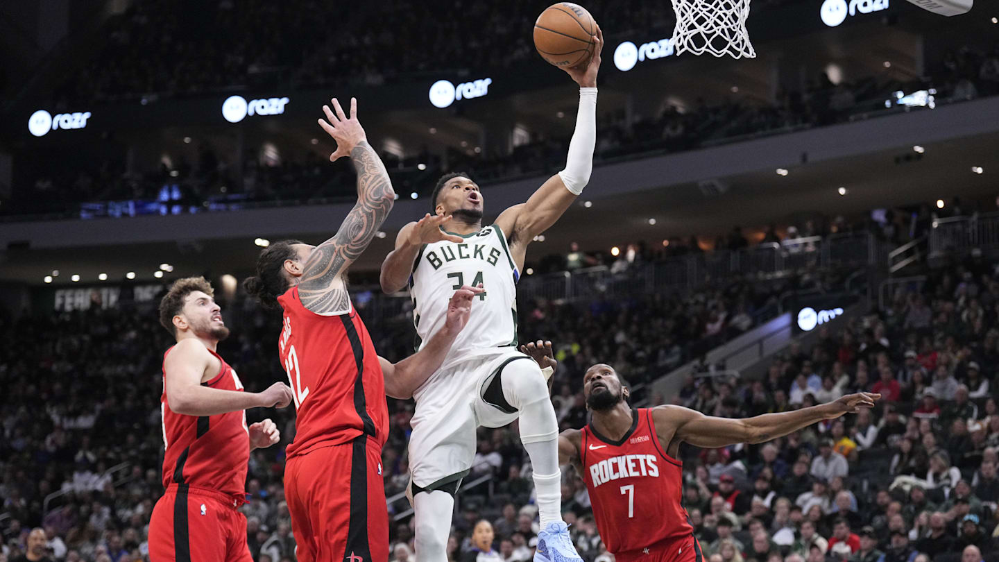 Chicago Bulls v Milwaukee Bucks