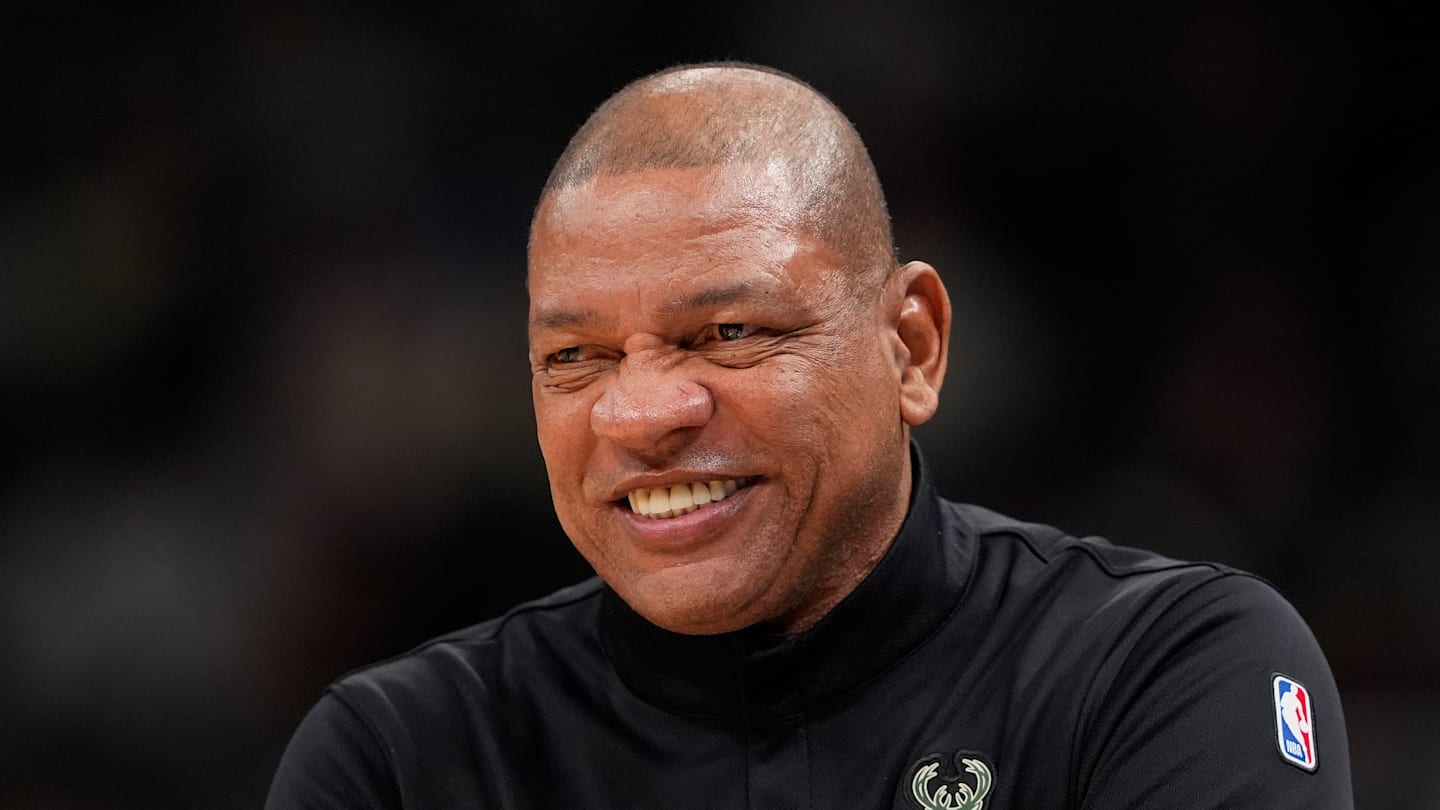 Detroit Pistons v Milwaukee Bucks