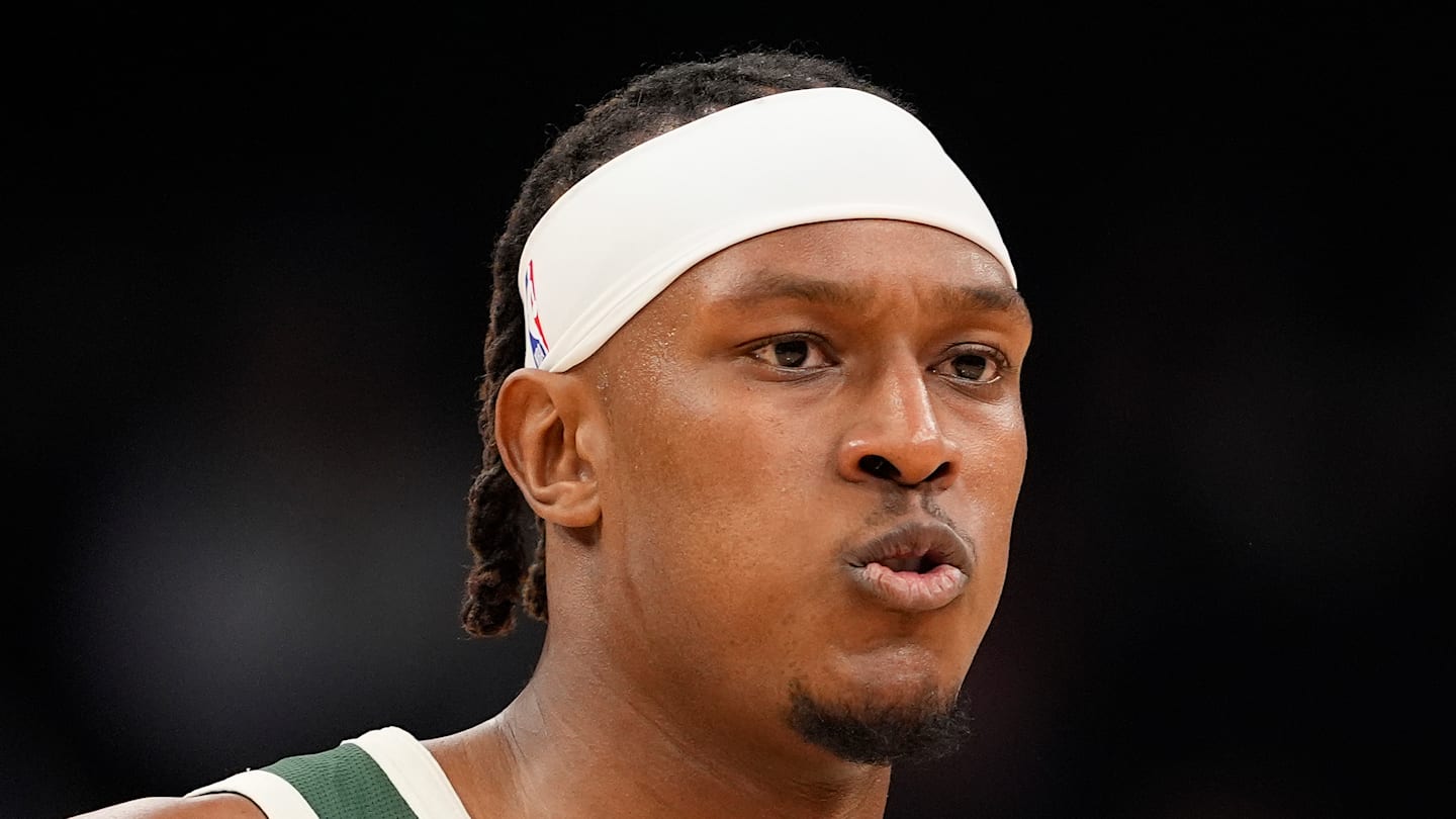 Detroit Pistons v Milwaukee Bucks