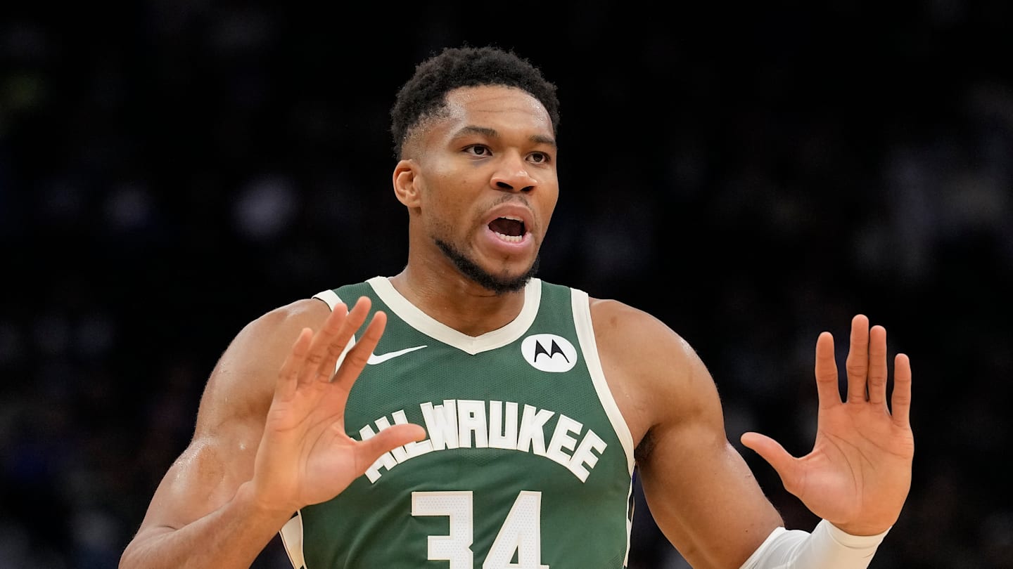 Sacramento Kings v Milwaukee Bucks