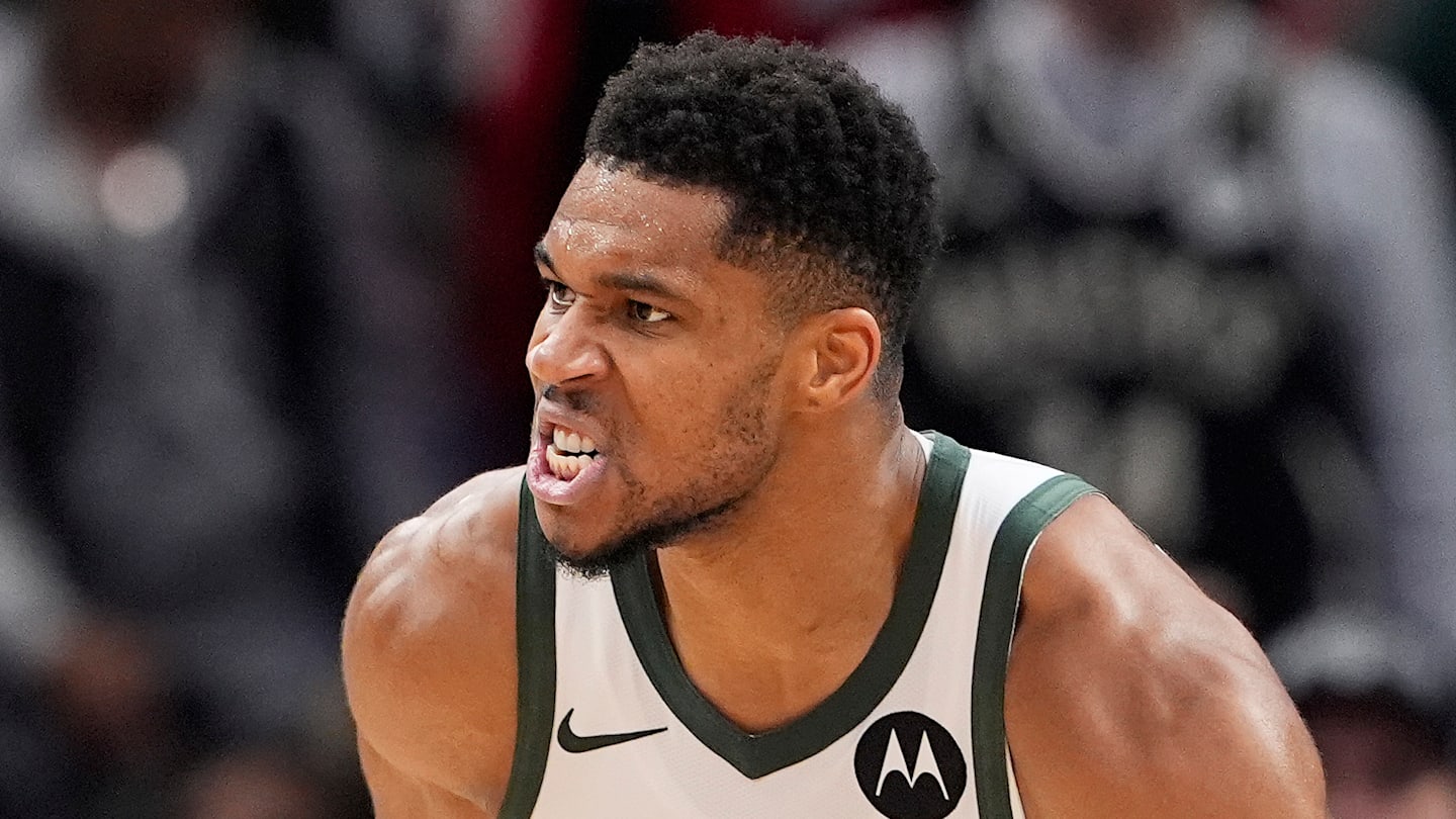 New York Knicks v Milwaukee Bucks