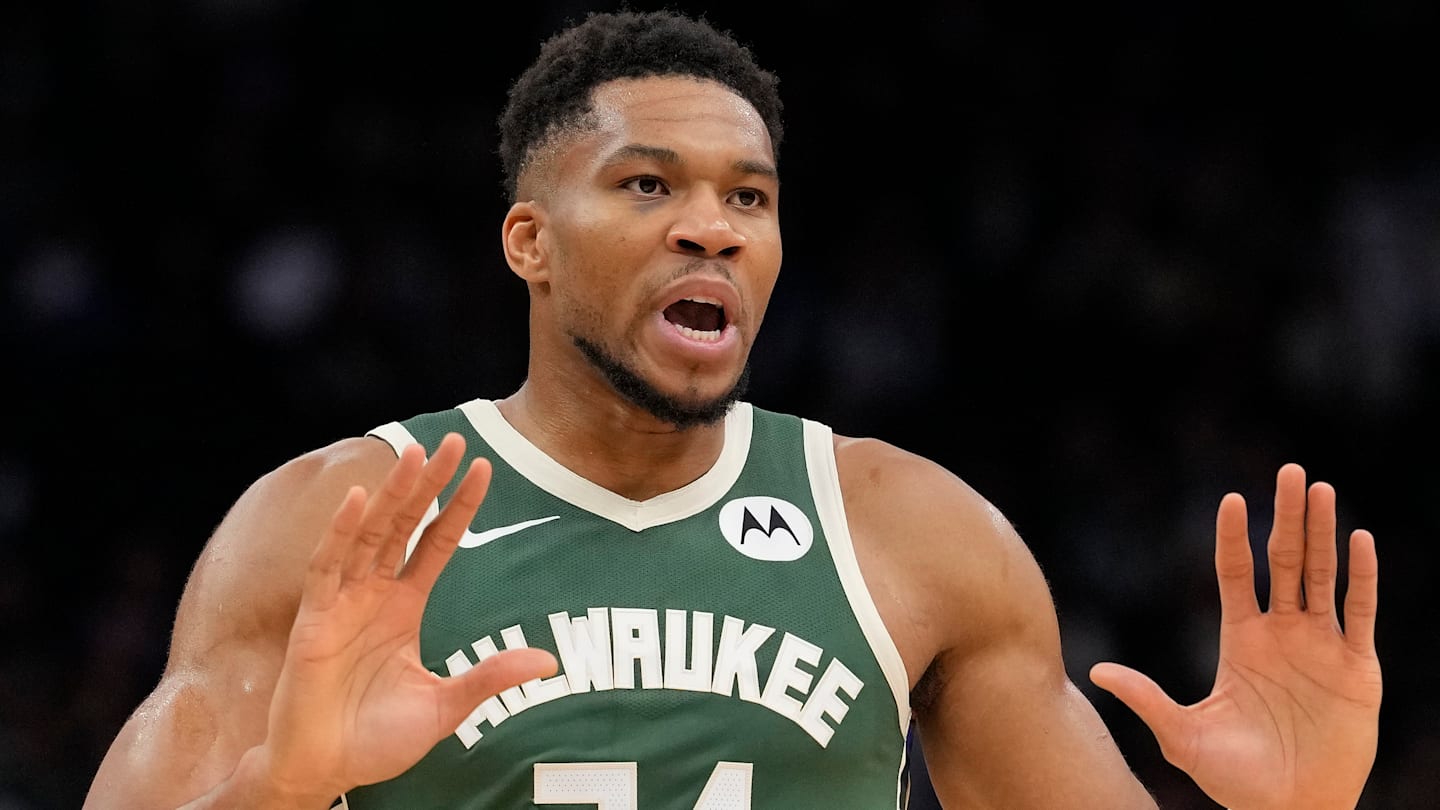 Sacramento Kings v Milwaukee Bucks