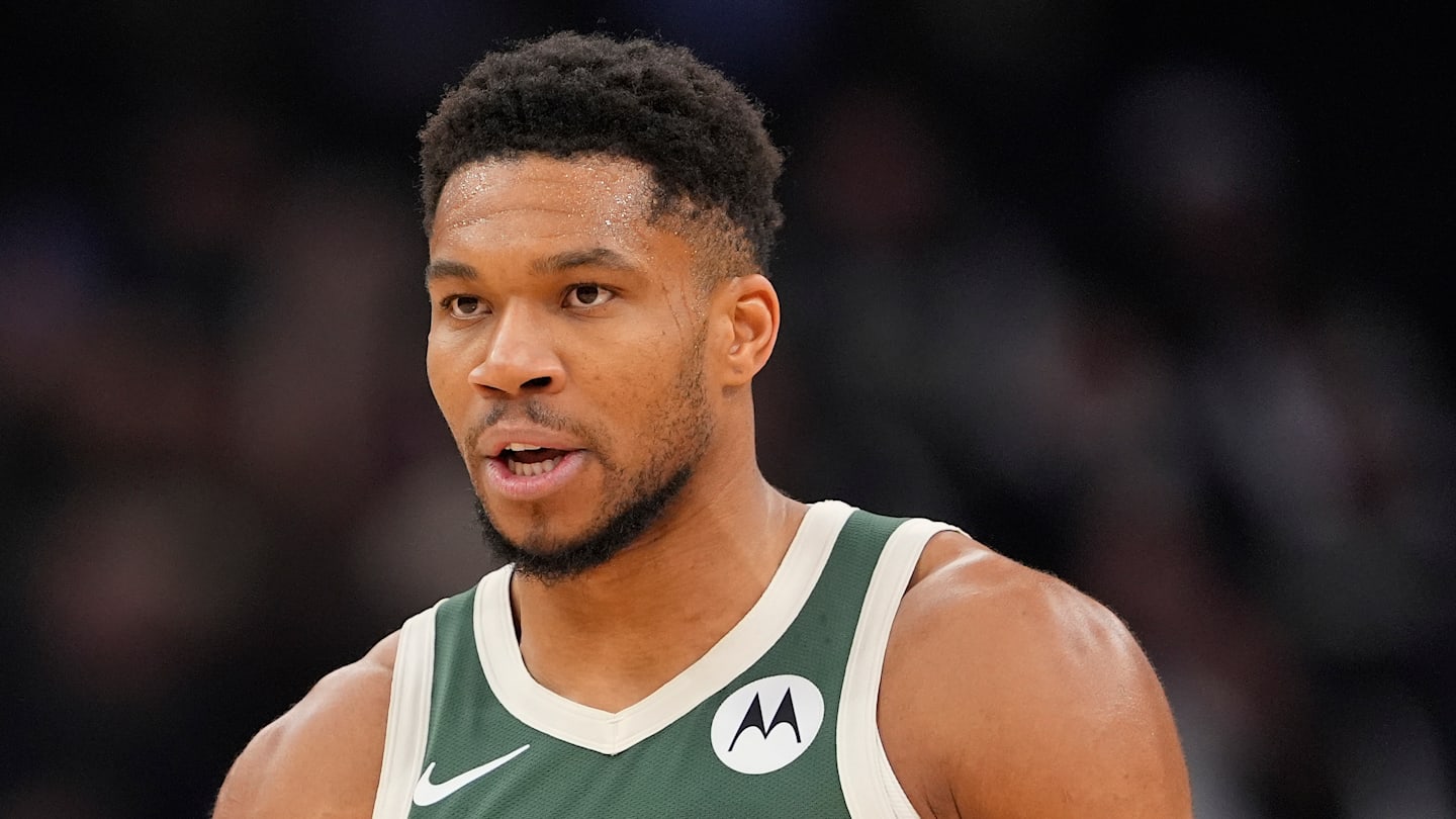 Detroit Pistons v Milwaukee Bucks