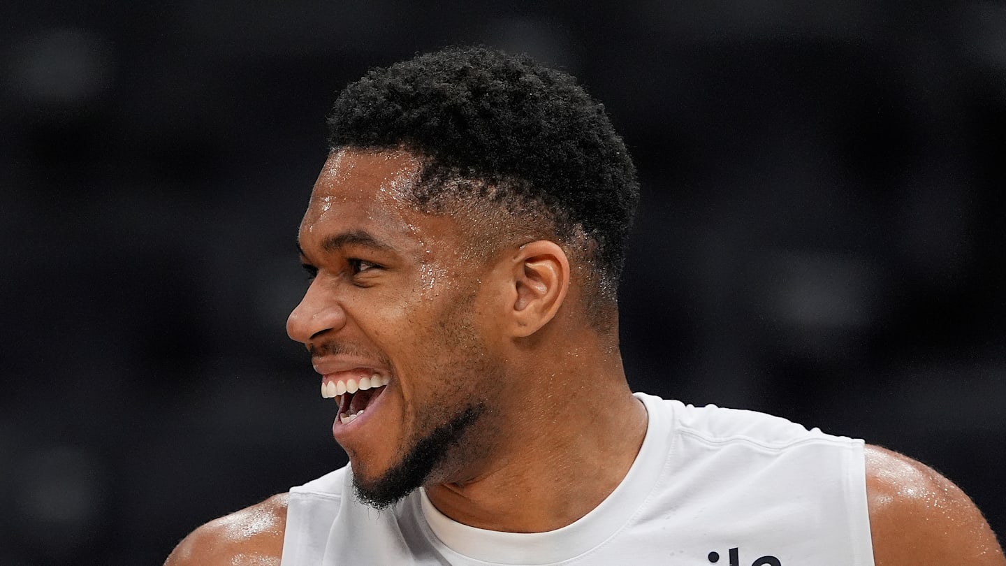 Sacramento Kings v Milwaukee Bucks