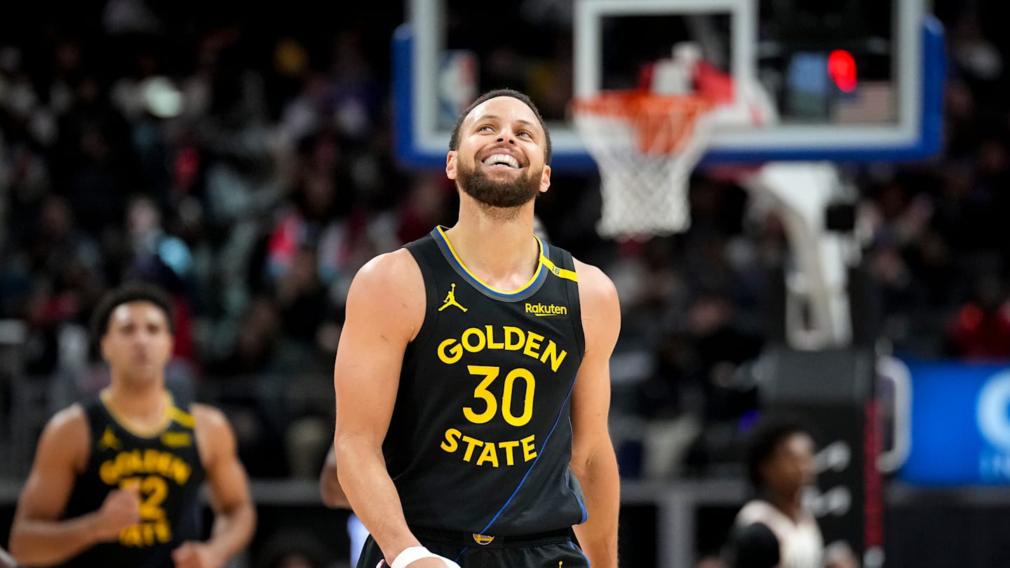 U.S.-SAN FRANCISCO-BASKETBALL-NBA-WARRIORS VS SUNS