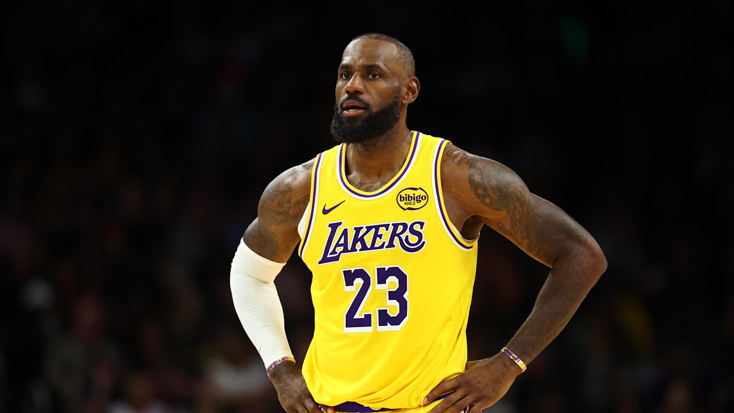 LeBron James Gets Blasted for Lack of Effort in Rockets' Lopsided Victory vs Lakers