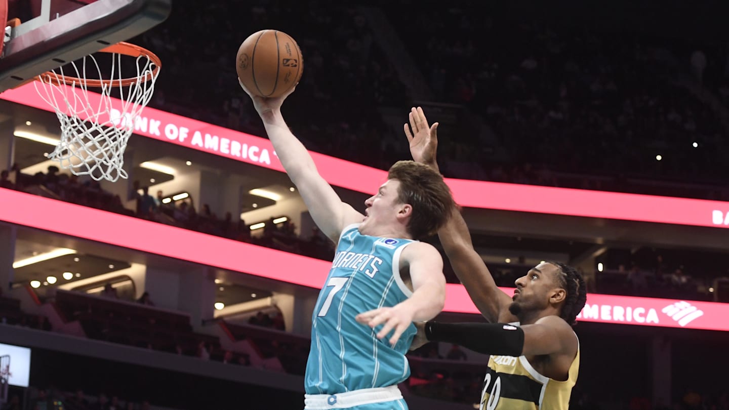 Kon Knueppel leaves game vs. Magic, won't return due to right ankle injury