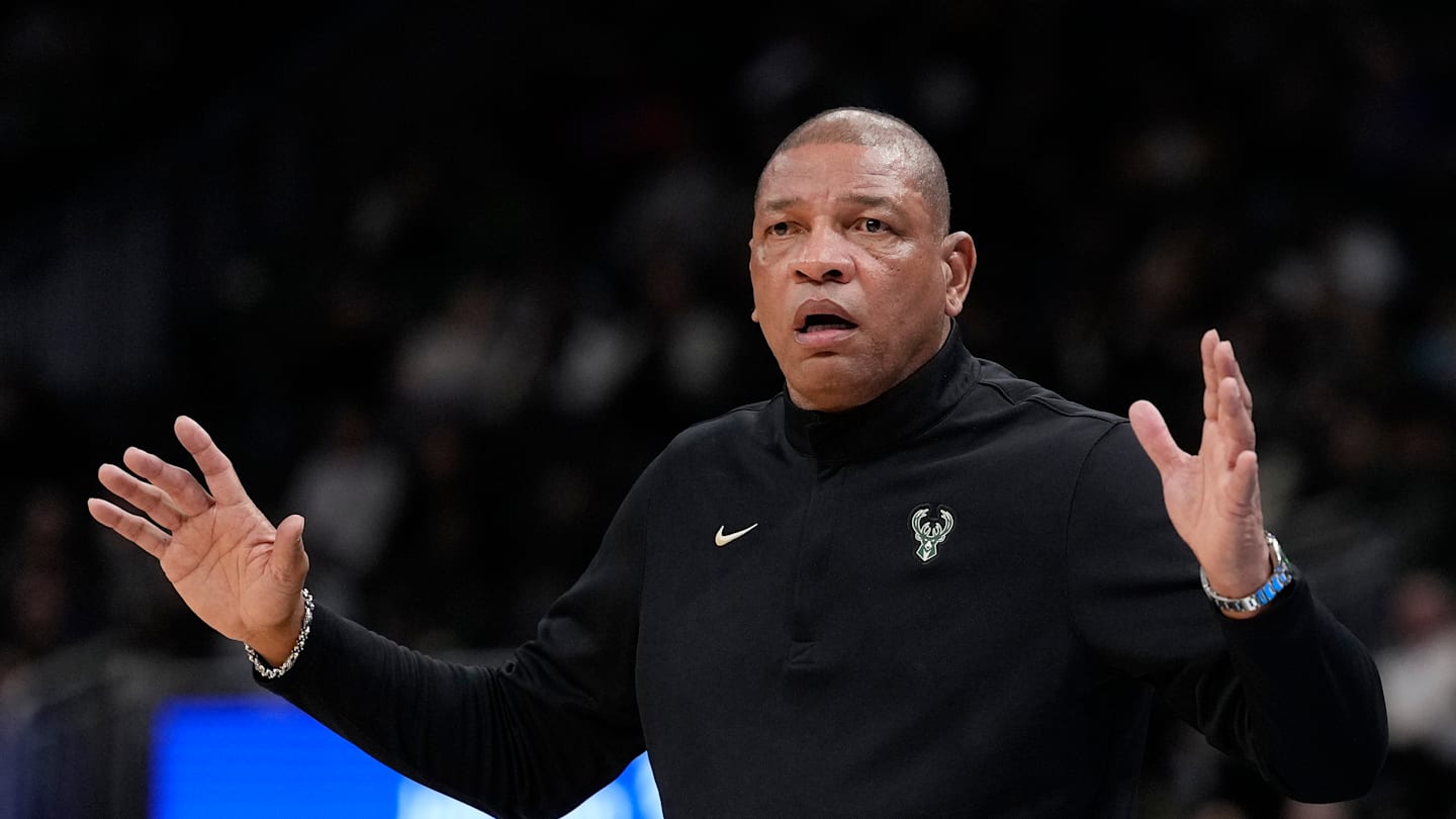 Detroit Pistons v Milwaukee Bucks