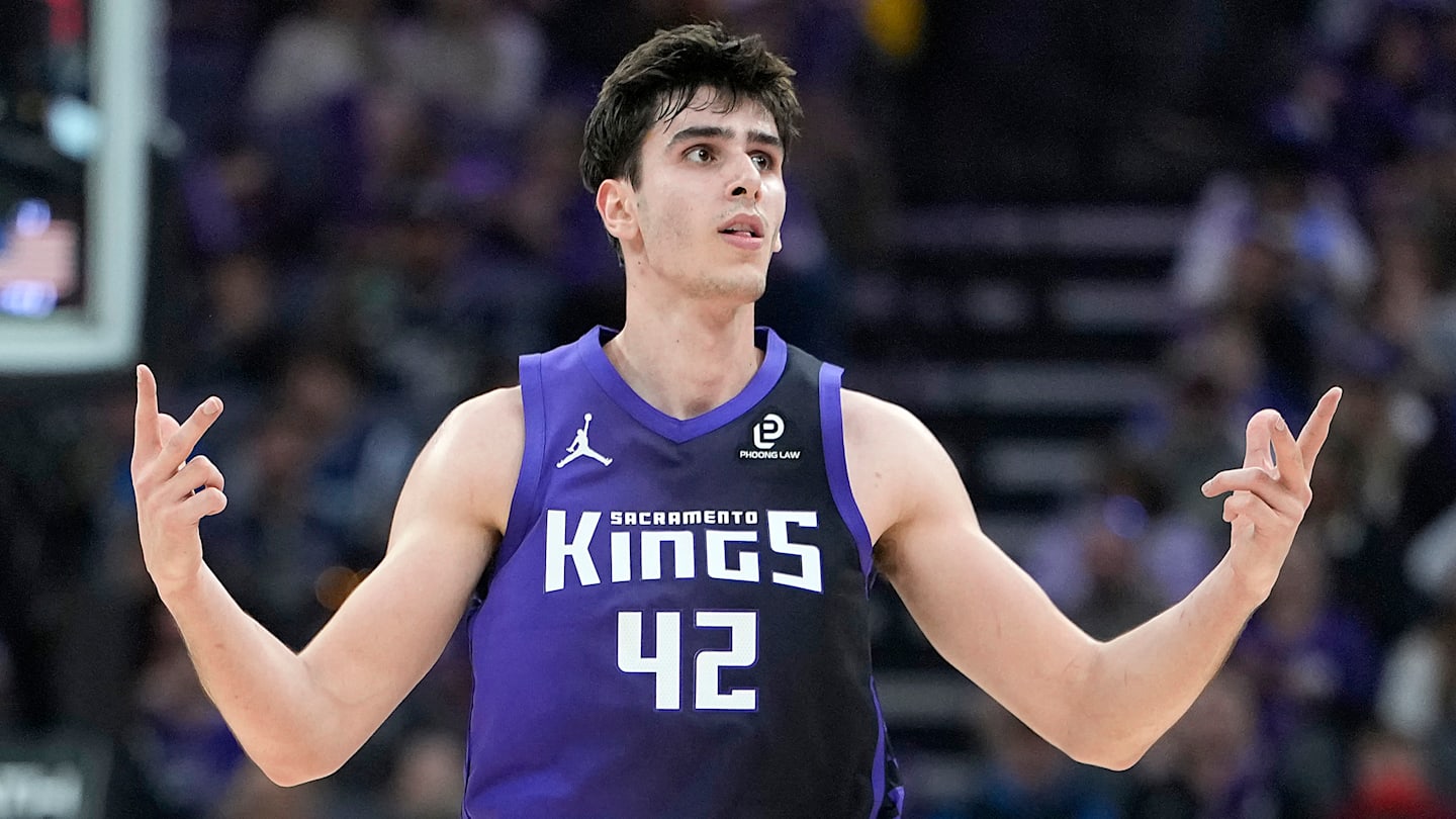 Dallas Mavericks v Sacramento Kings