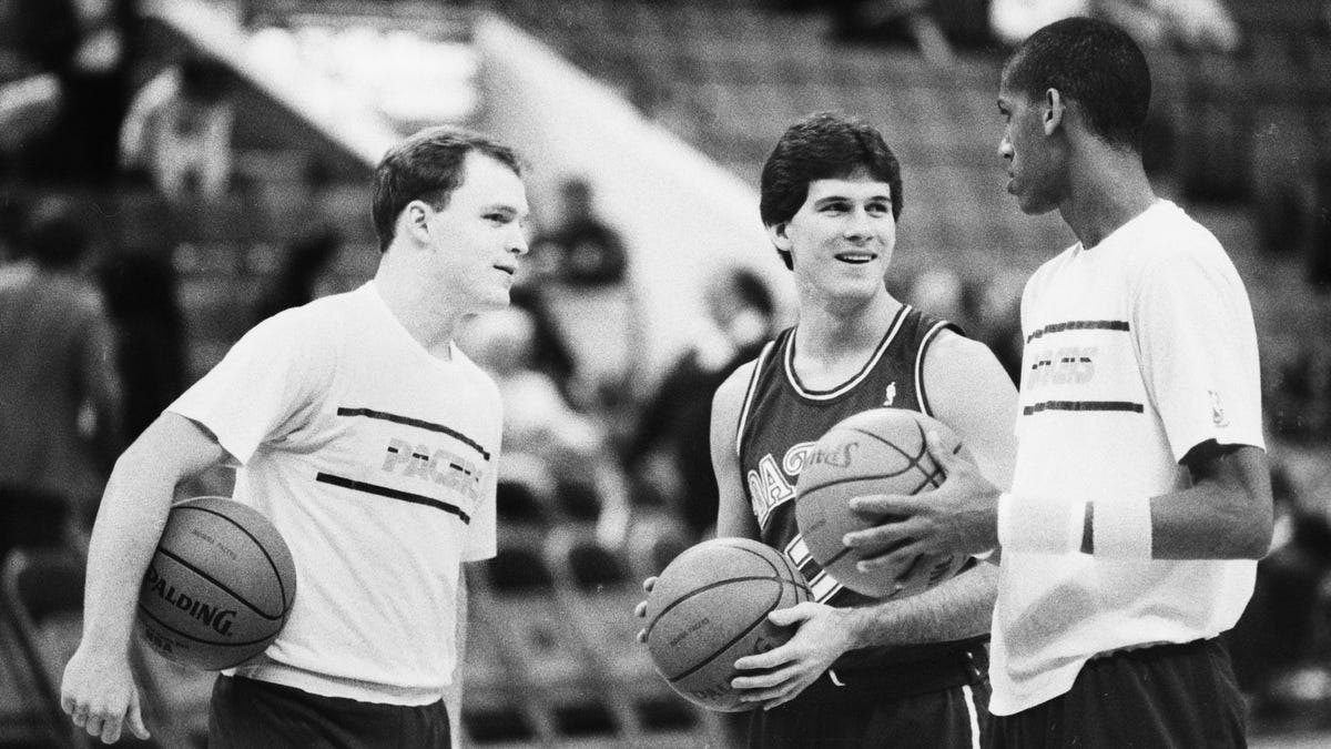 'Stranger Things' debates Pacers pick of Reggie Miller over Steve Alford