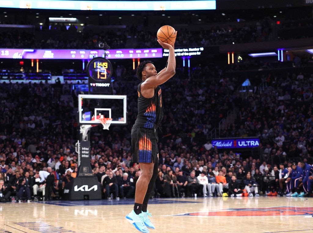 New York Knicks forward OG Anunoby #8 puts up a three-point shot during the second quarter.