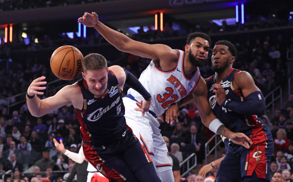New York Knicks center Karl-Anthony Towns #32 is called for his second foul during the first quarter.