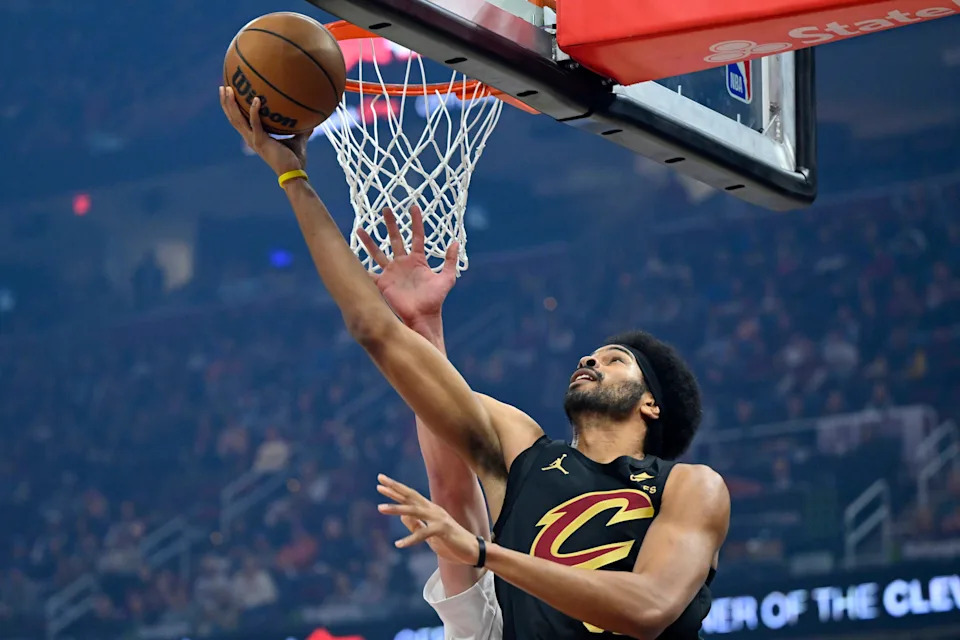 Cleveland Cavaliers center Jarrett Allen (31) shoots against the Charlotte Hornets on Dec. 14, 2025, in Cleveland.