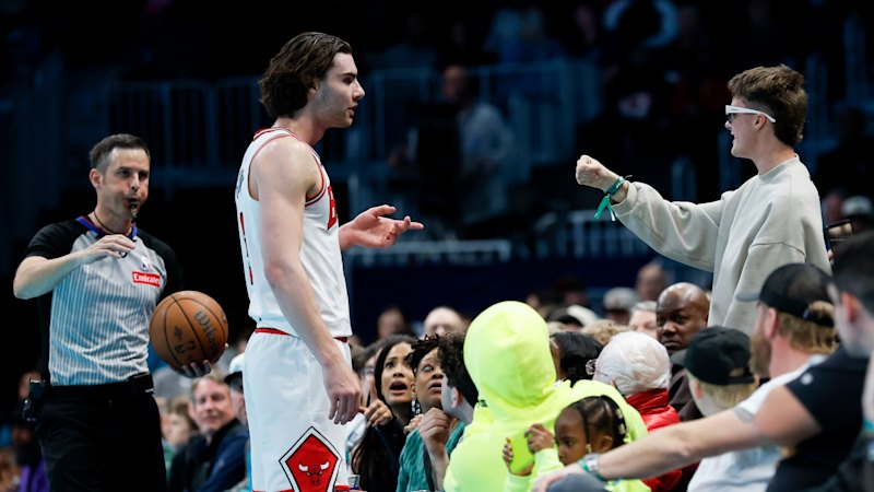Australian confronts fan after ugly taunt in Chicago Bulls loss to Charlotte Hornets