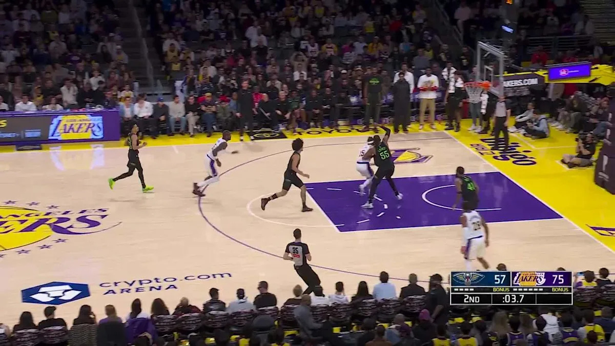 Austin Reaves dials from long distance