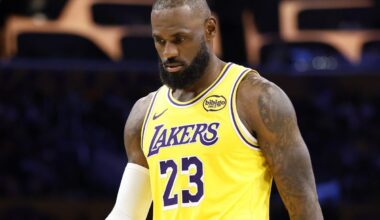 LeBron James Accused of 'Stat-Padding' in Lakers Loss to Suns