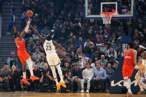 Thunder dump Stephen Curry-less Warriors for 13th straight win
