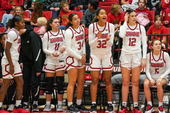 Women's Baksetball Challenges Calumet College Thursday