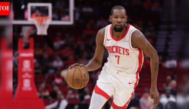 Is Kevin Durant playing tonight vs the Sacramento Kings? Latest update on the Houston Rockets star's injury report (December 3, 2025) | NBA News