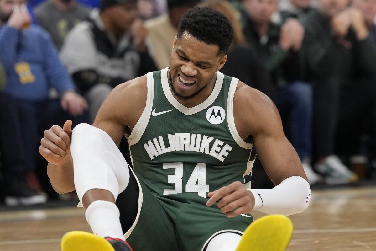 Bucks Get Giannis Antetokounmpo Injury Update Amid Trade Buzz