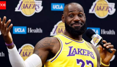LeBron James sacrifices his 1,297-game double-digit streak to deliver the winning assist and lift Lakers past Raptors | NBA News
