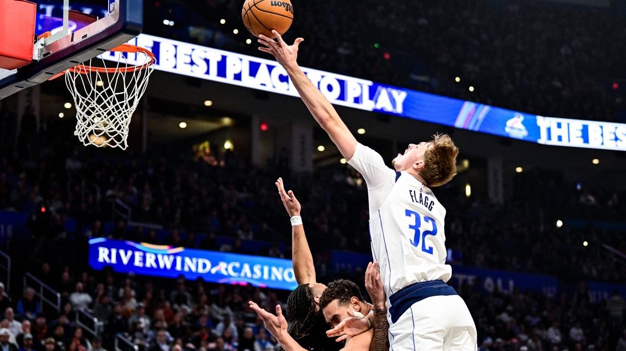 Gilgeous-Alexander's 33 points in 3 quarters power Thunder to 14th straight win