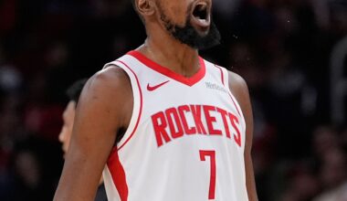 Durant reaches 31,000 career points as Rockets dominate Suns