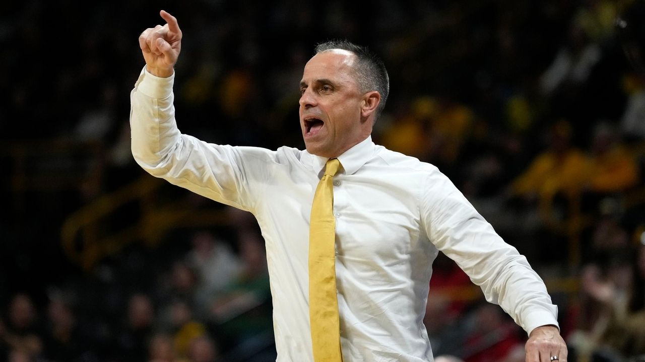Bennett Stirtz scores 25 points and Iowa beats Maryland 83-64, gives Ben McCollum first Big Ten win