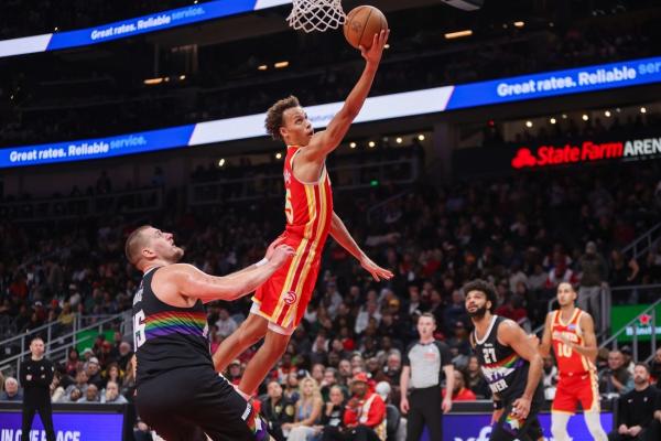 Nikola Jokic pours in 40 as Nuggets overtake Hawks