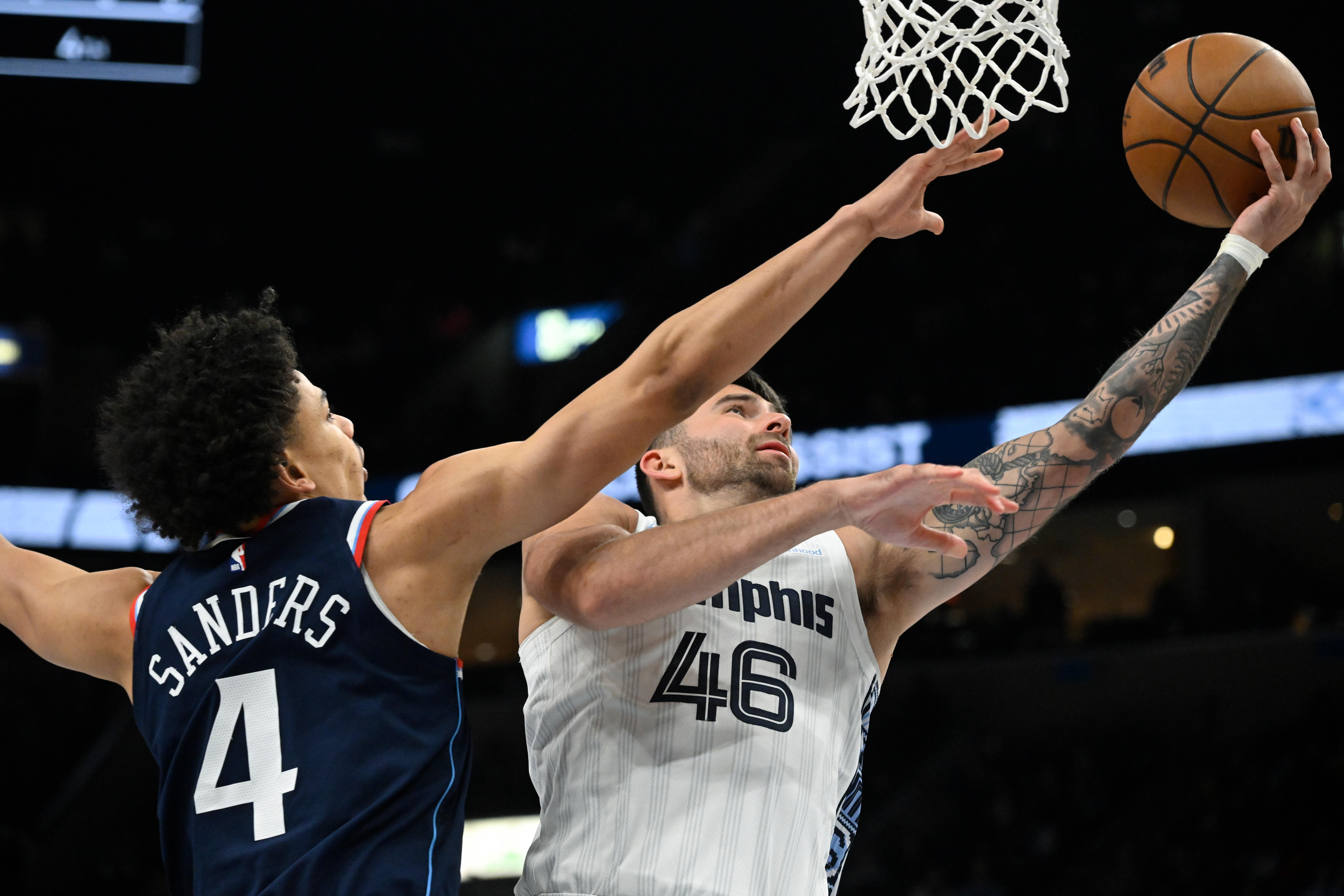 Memphis Grizzlies guard John Konchar, right, shoots as Clippers guard...
