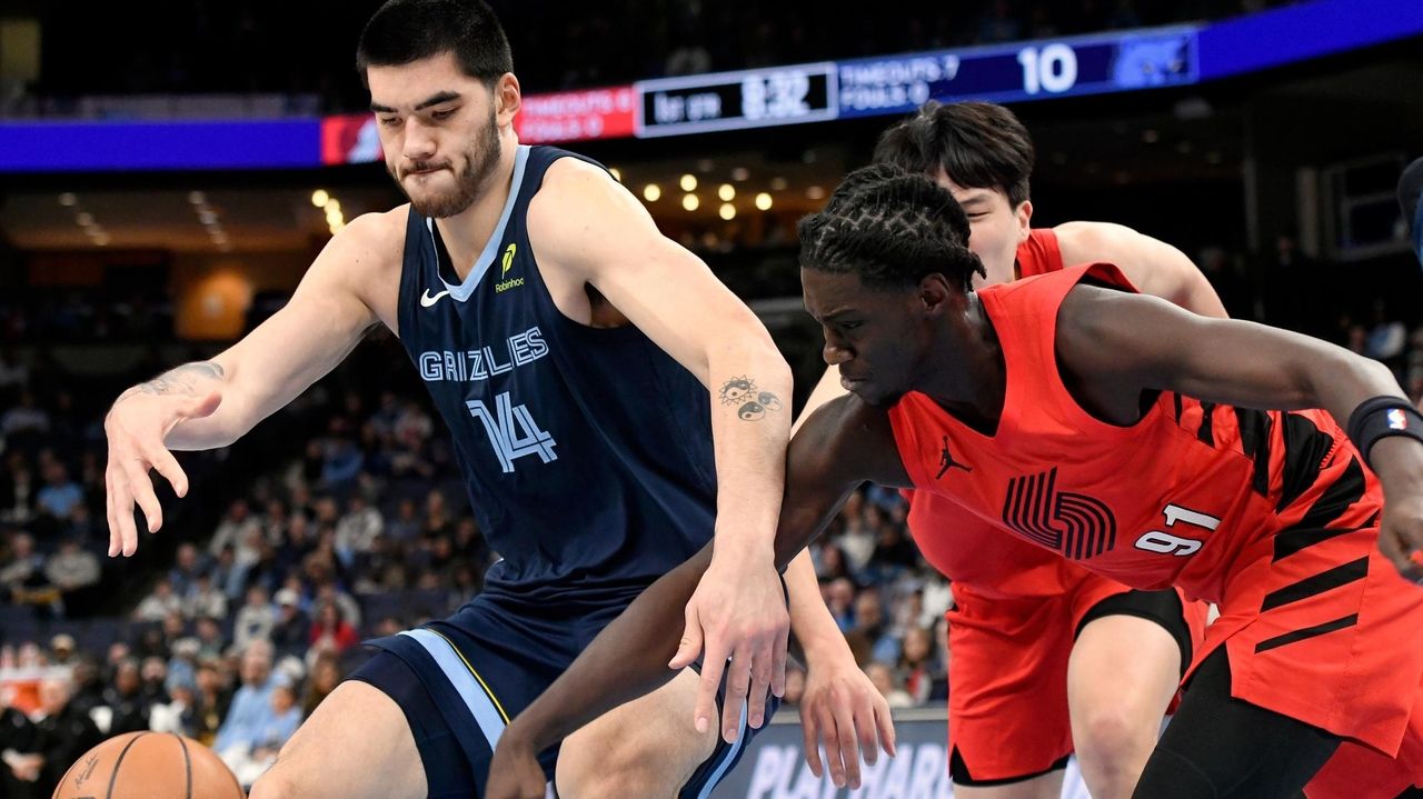 Aldama scores 22 points, Grizzlies build big lead in 119-96 win over Trail Blazers