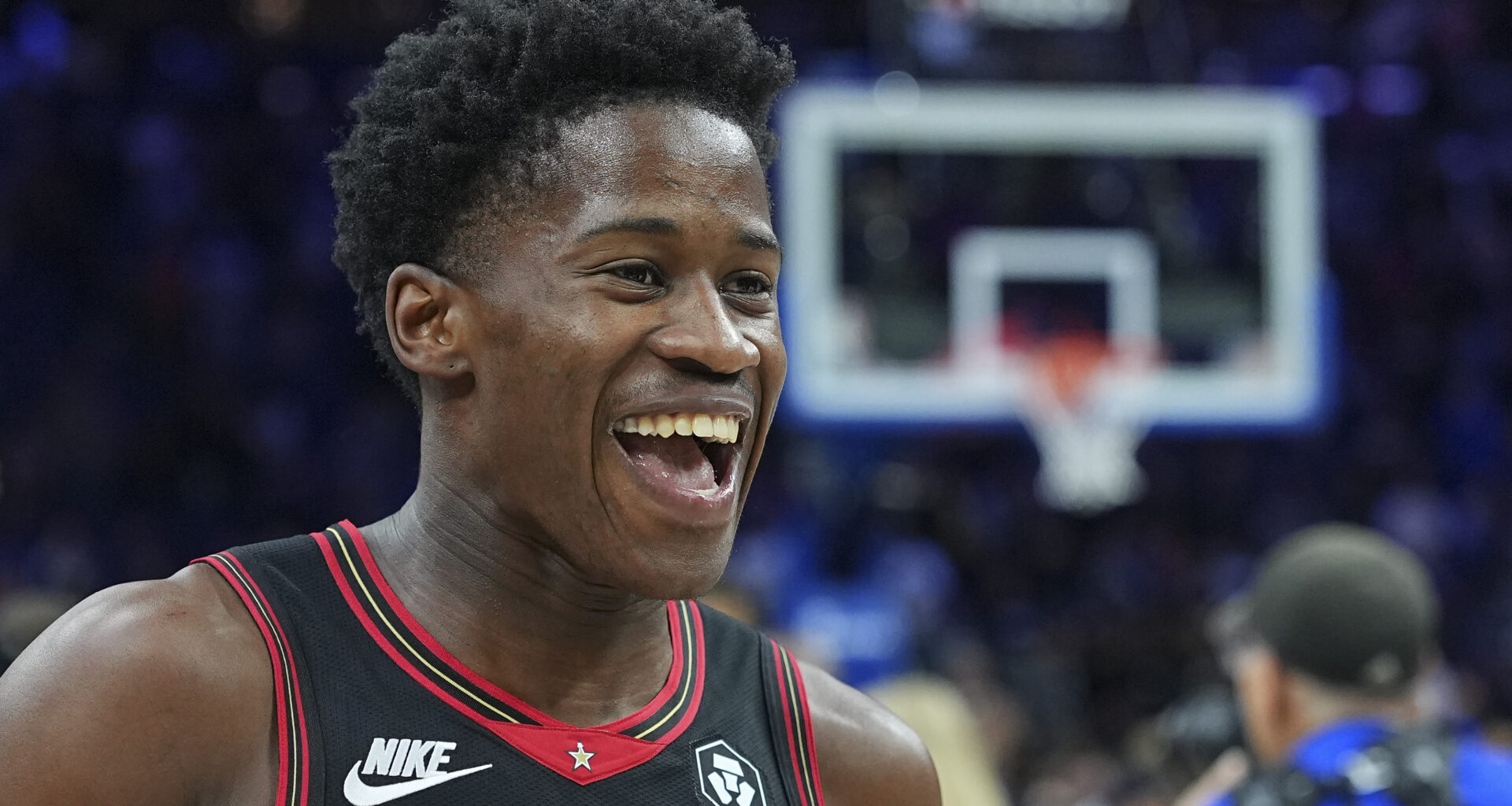 VJ Edgecombe Gets Hyped Up by Lakers’ Big Man in Viral Moment