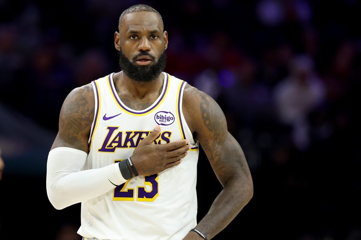 LeBron James Claps Back at 76ers Heckler During Lakers Win