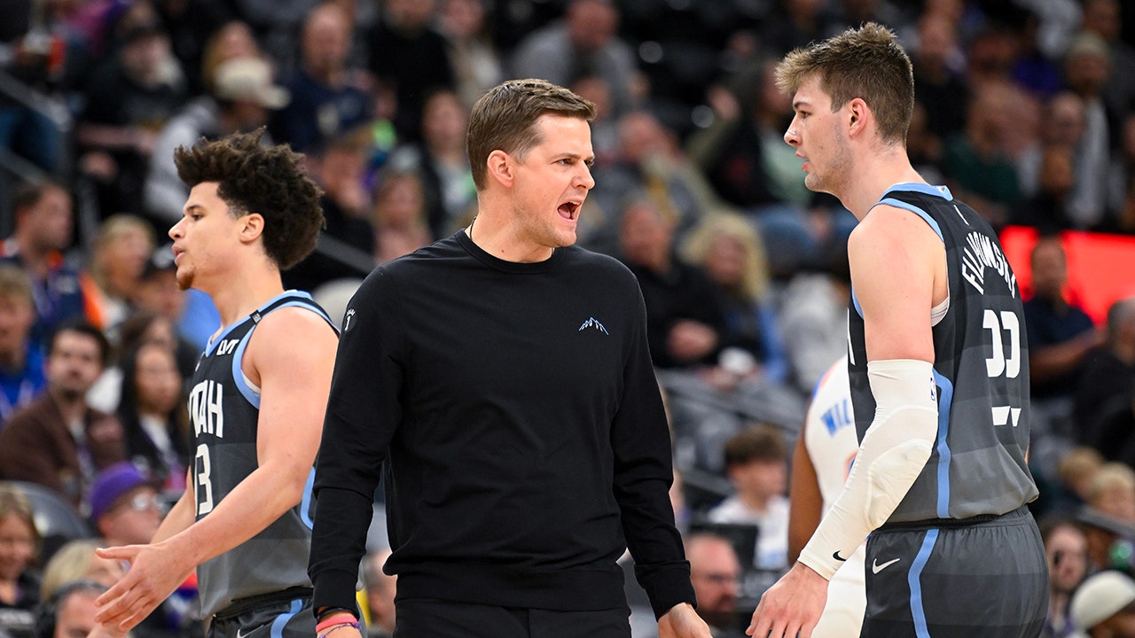 Jazz coach lays into team during expletive-laden timeout rant