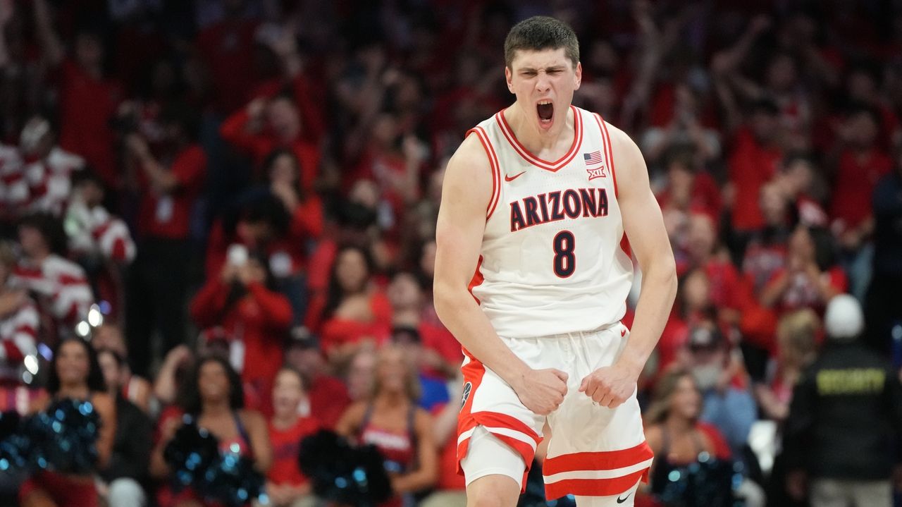 Arizona Wildcats rise to No. 1 in AP Top 25, face another tough test against No. 18 Alabama