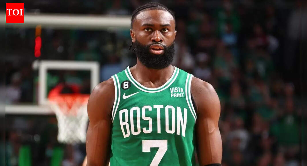 Jaylen Brown autograph chase turns wild as determined fan fights through crowd to reach Celtics star | NBA News