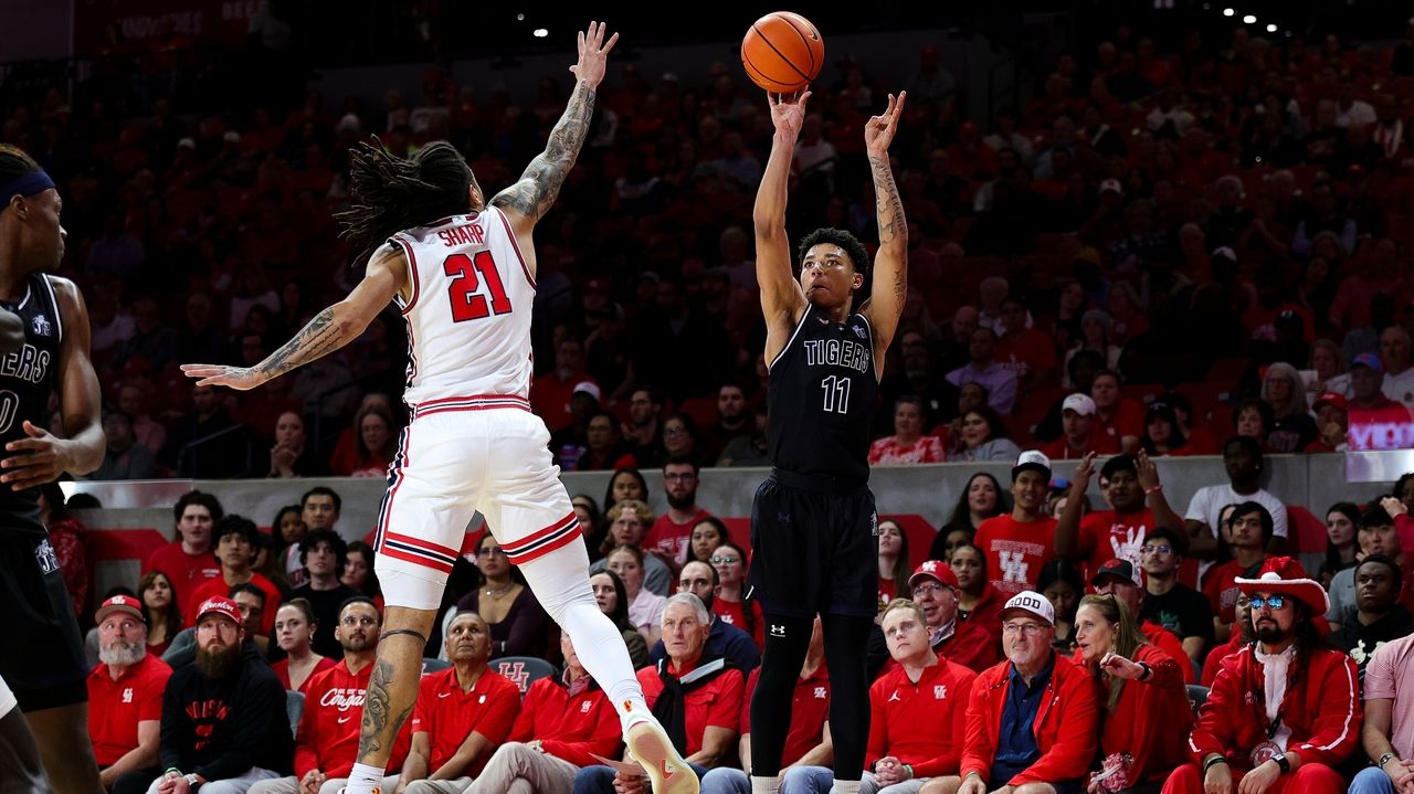 Emanuel Sharp scores 23, No. 7 Houston beats Jackson State 80-38