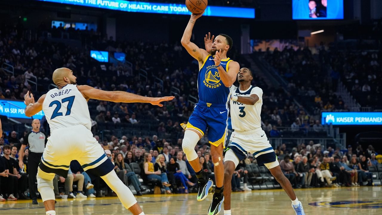 Curry scores 39 in return but Timberwolves top Warriors 127-120 without Edwards