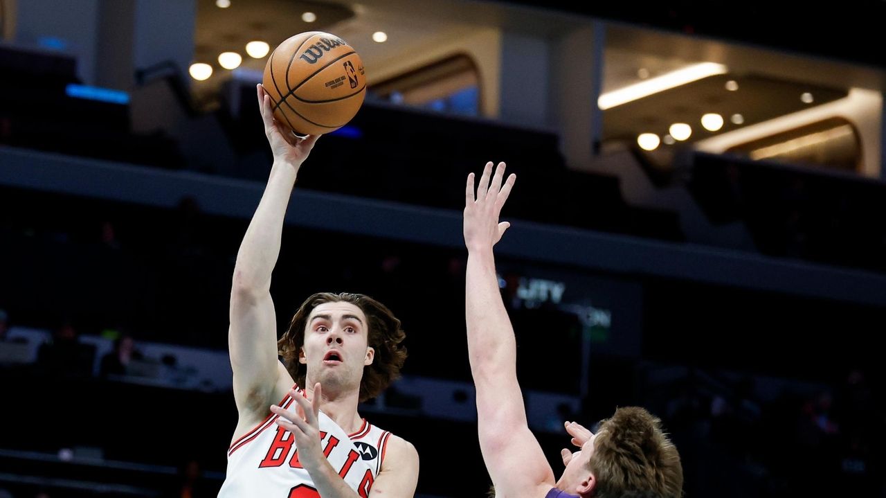 Josh Giddey scores 26 points, Bulls hang on to beat Hornets 129-126 to snap 7-game losing streak