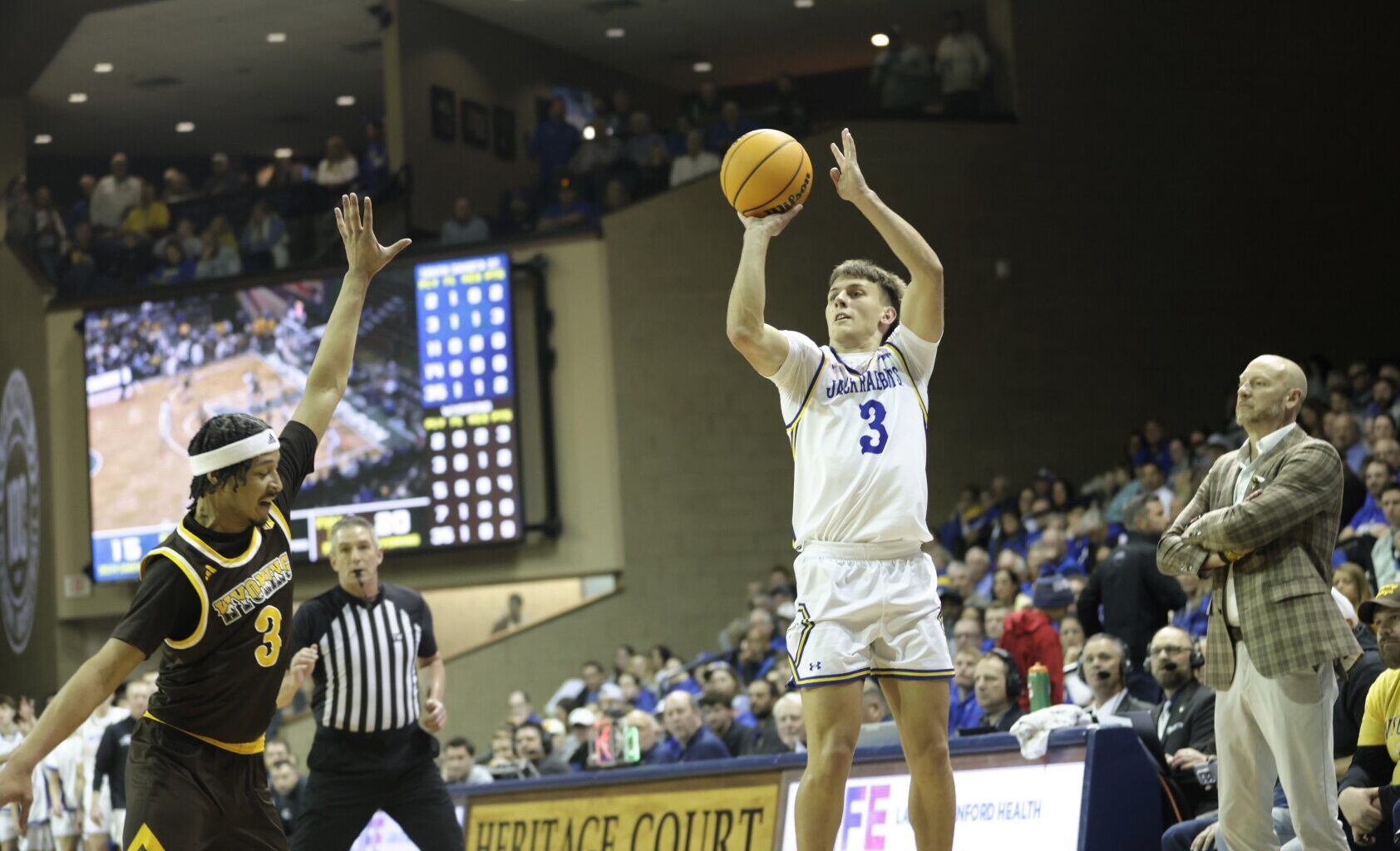 SDSU basketball: Wyoming cruises past Jackrabbits at Pentagon - Sioux Falls Live