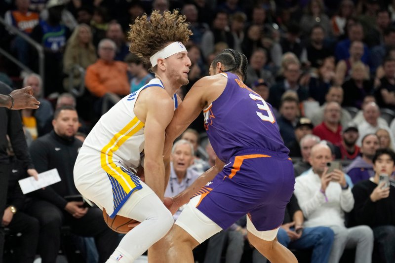 Suns edge Warriors 99-98 on last-second free throw