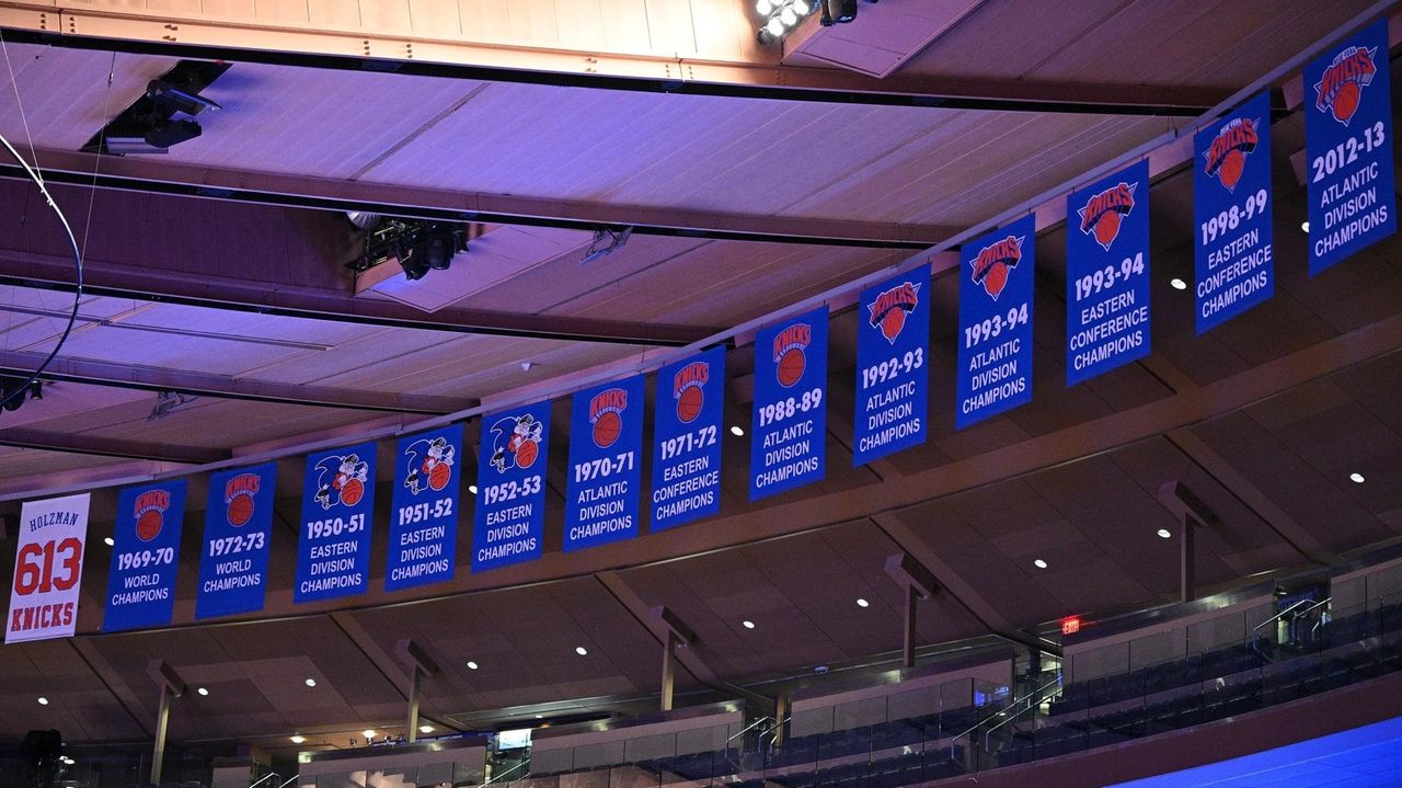 Knicks go back to regular-season work after glow of NBA Cup title
