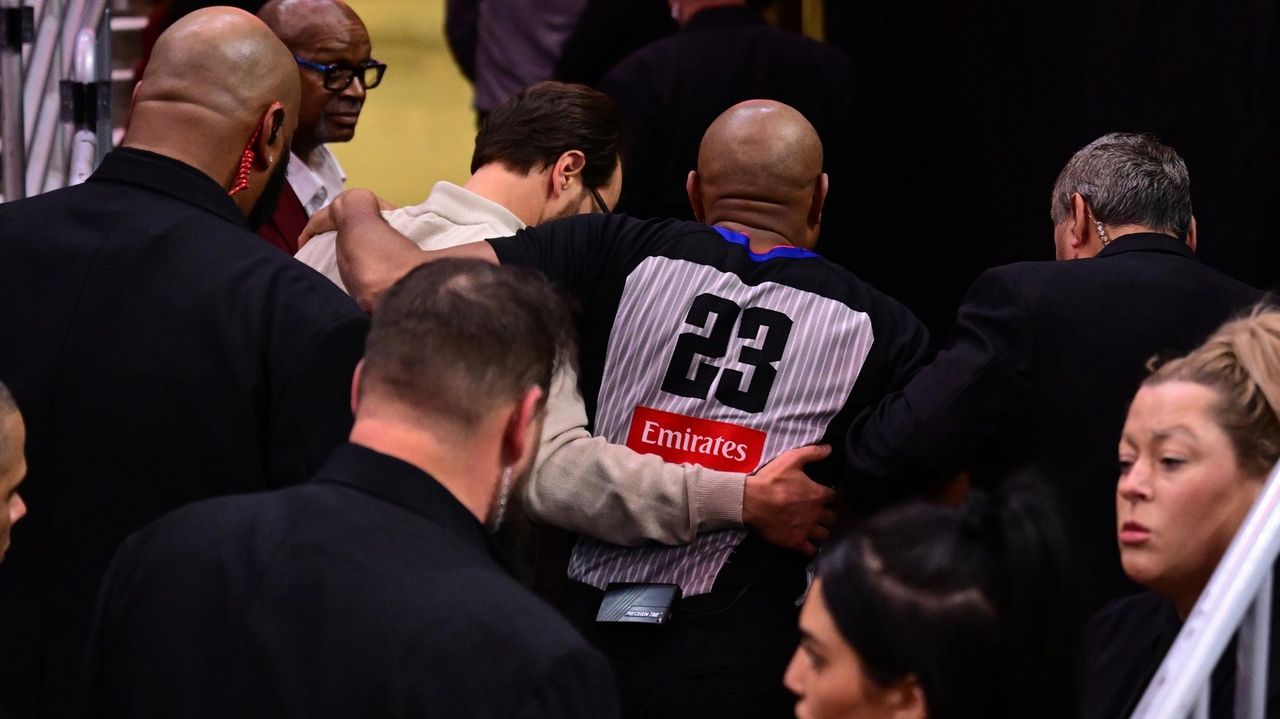 NBA official Tre Maddox suffers leg injury during Bulls-Cavaliers game