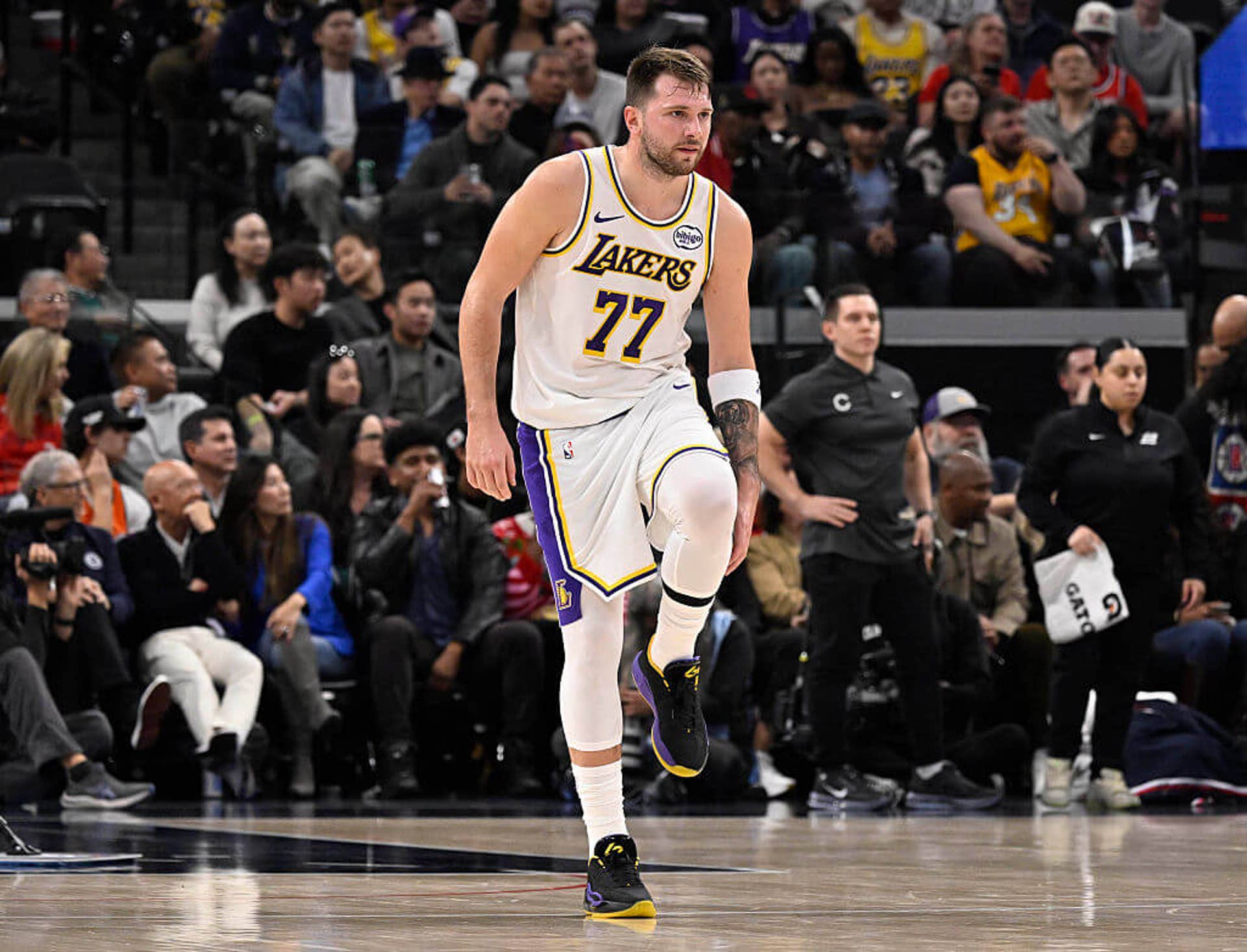 Luka Dončić reaches for his left calf during a Lakers-Clippers game.