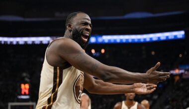Draymond Green, Steve Kerr have heated exchange in huddle during timeout before Green leaves court