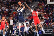Dallas Mavericks forward Anthony Davis (3) shoots a jumper over New Orleans Pelicans center...