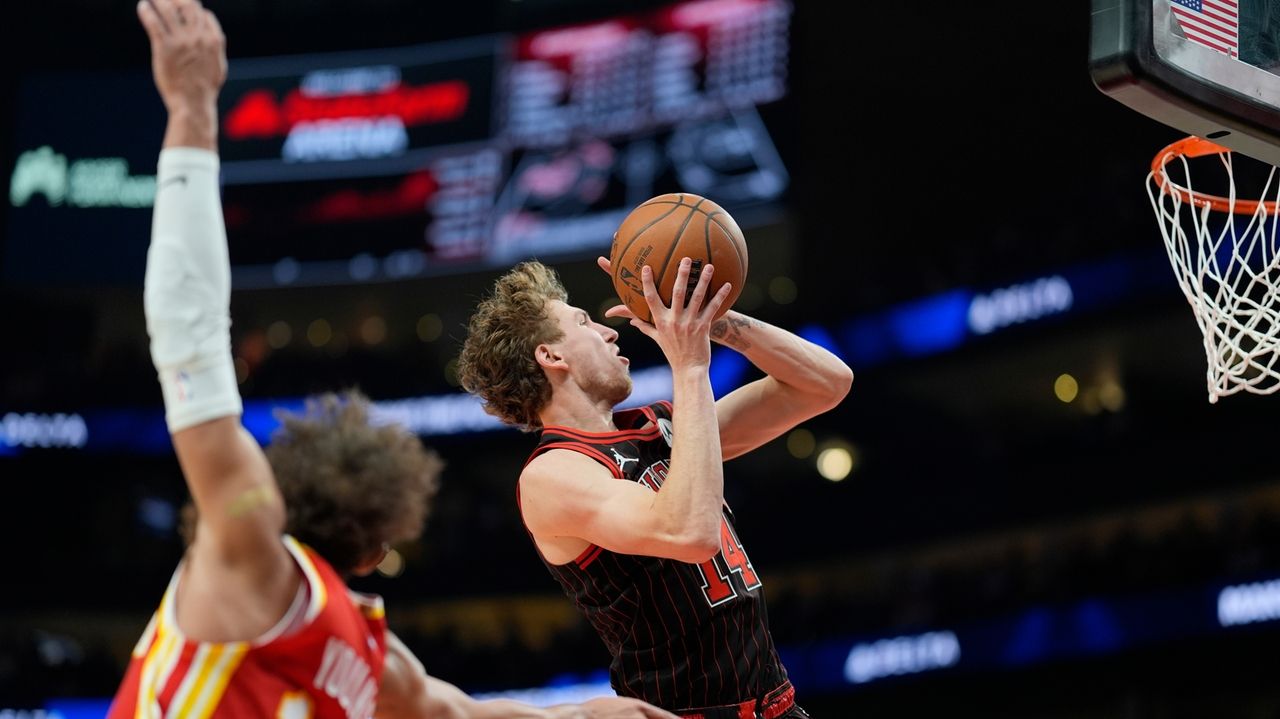 Giddey and White help Bulls rally from late 10-point deficit to beat Hawks 126-123